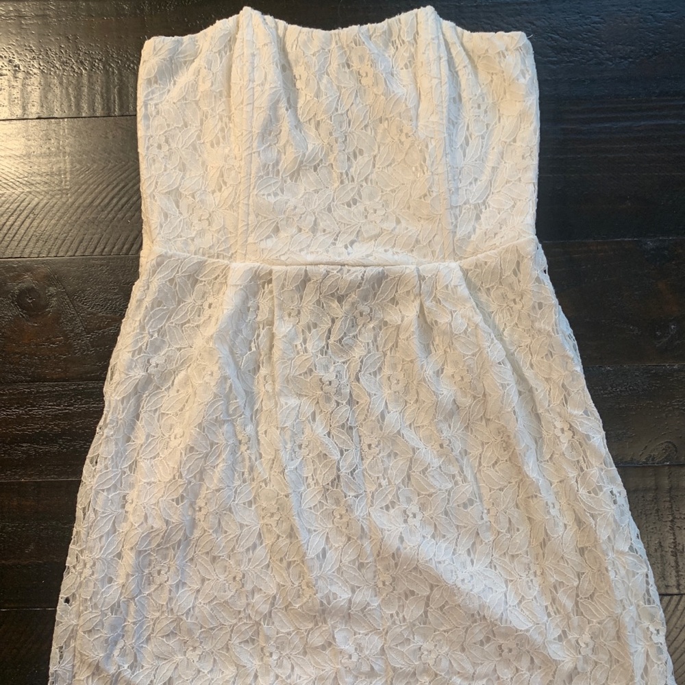 White lace strapless dress